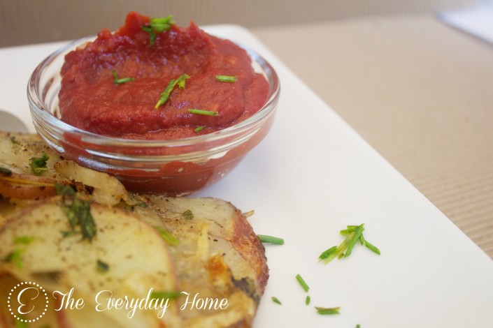Crispy Iron Skillet Potatoes with Homemade {fructose free} Ketchup at The Everyday Home 