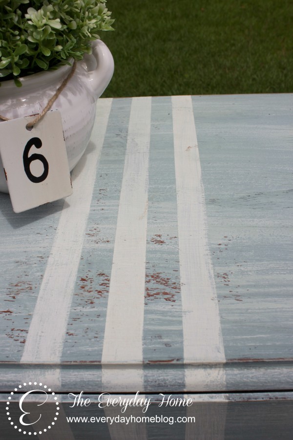 How to Paint a Grain-Sack Painted Table by The Everyday Home #anniesloan #paintedfurniture #grainsack #frogtape