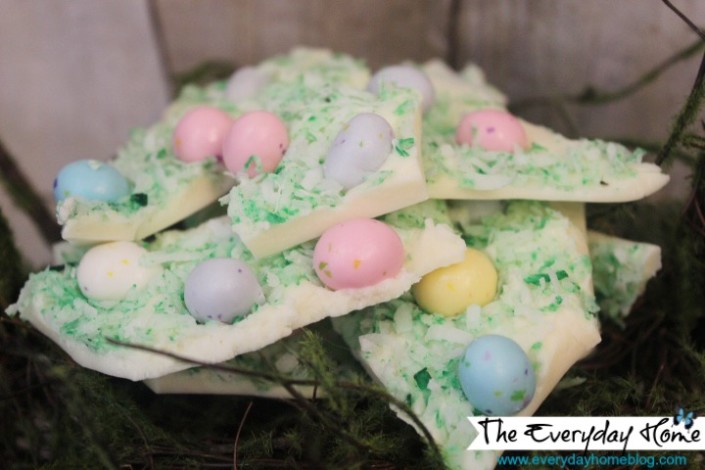 White Chocolate Easter Egg Bark Candy by The Everyday Home #recipe #baking #candy #Easter #foodgift