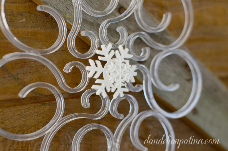 DIY Winter Snowflakes by Dandelion Patina {Guest Post} at The Everyday Home #winter #diy  #crafts  #winterprojects