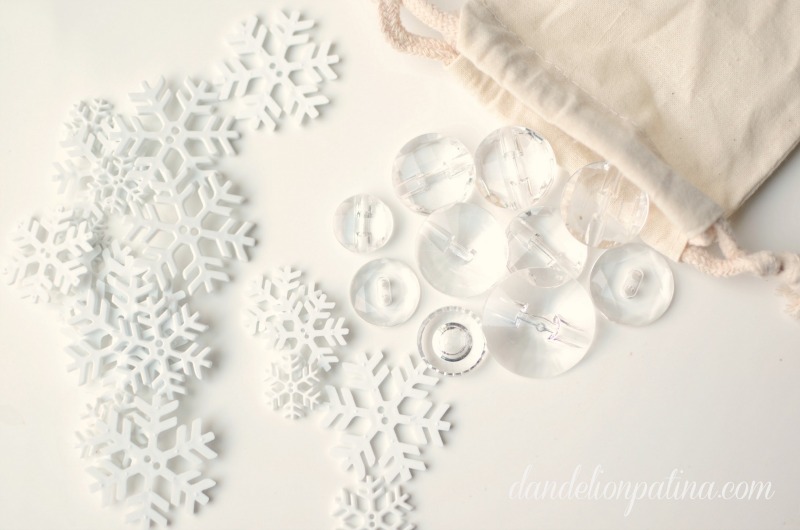 DIY Winter Snowflakes by Dandelion Patina {Guest Post} at The Everyday Home #winter #diy  #crafts  #winterprojects