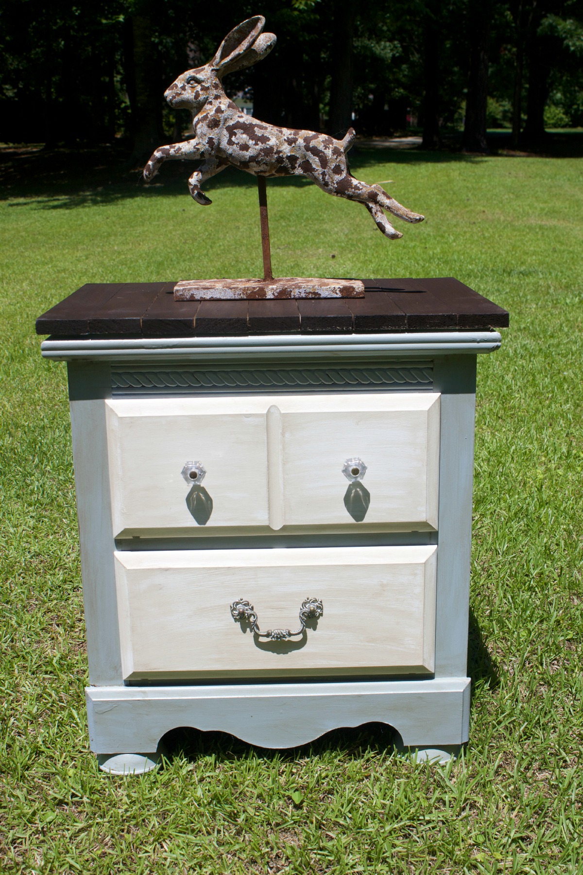 Farmhouse-Bedside-Table by The Everyday Home www.everydayhomeblog.com