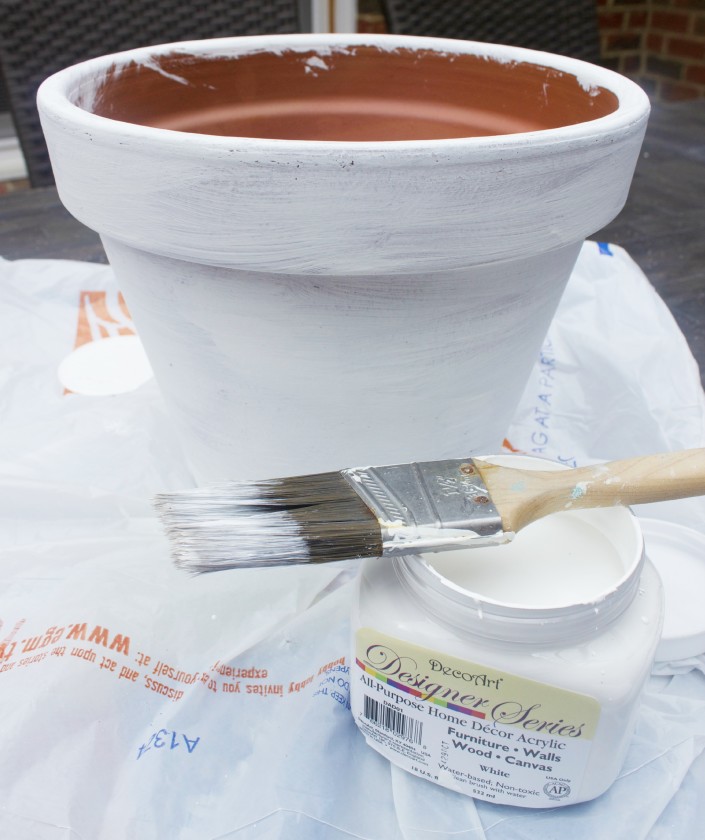 How to Paint a Terra Cotta Pot by The Everyday Home  www.everydayhomeblog.com