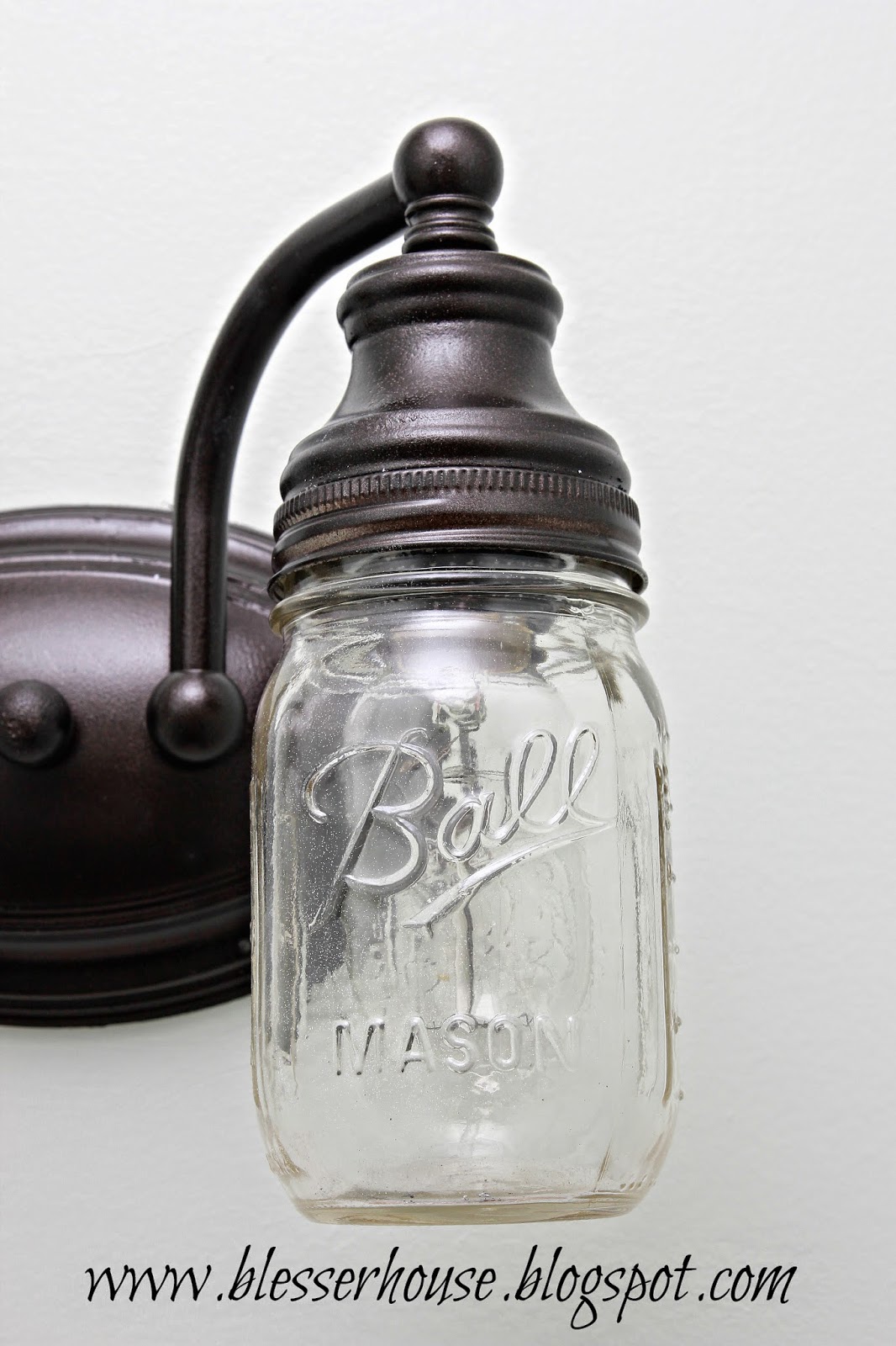 mason-jar-vanity-light10