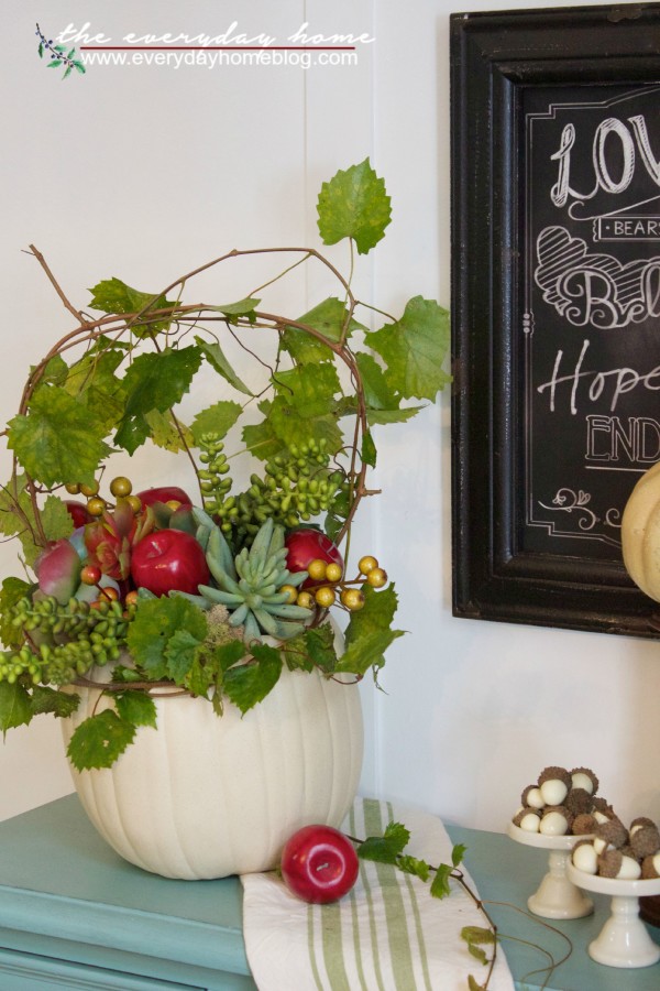 Creating a Fall Pumpkin Planter | The Everyday Home | www.everydayhomeblog.com