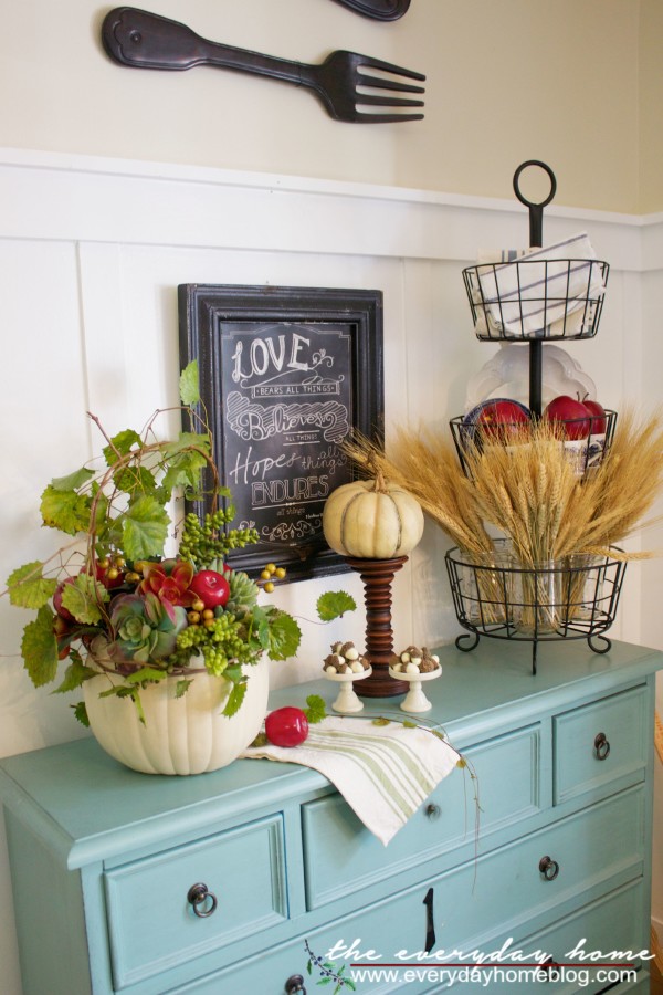 Fall Apple and Pumpkin Planter Vignette |The Everyday Home | www.everydayhomeblog.com