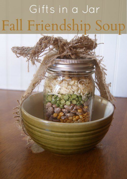 20+ Fall Themed Mason Jar Projects | The Everyday Home | www.everydayhomeblog.com