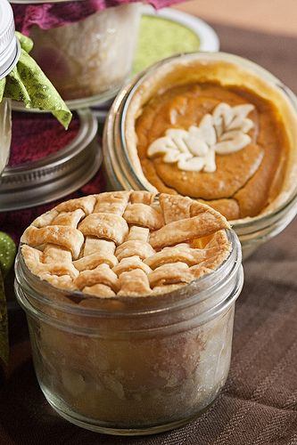 20+ Fall Themed Mason Jar Projects | The Everyday Home | www.everydayhomeblog.com