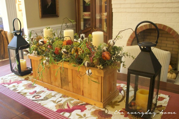 A Fall Arrangement in Wooden Box | Fall Tour | The Everyday Home | www.everydayhomeblog.com