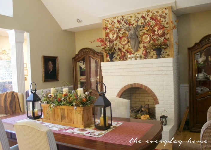 A Traditional Dining Room Dressed for Fall | A Fall Tour | The Everyday Home | www.everydayhomeblog.com