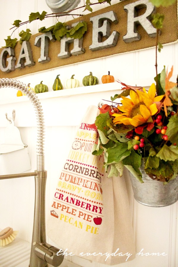 How to Make a Burlap Sign and Galvanized Wall Bucket | The Everyday Home | www.everydayhomeblog.com