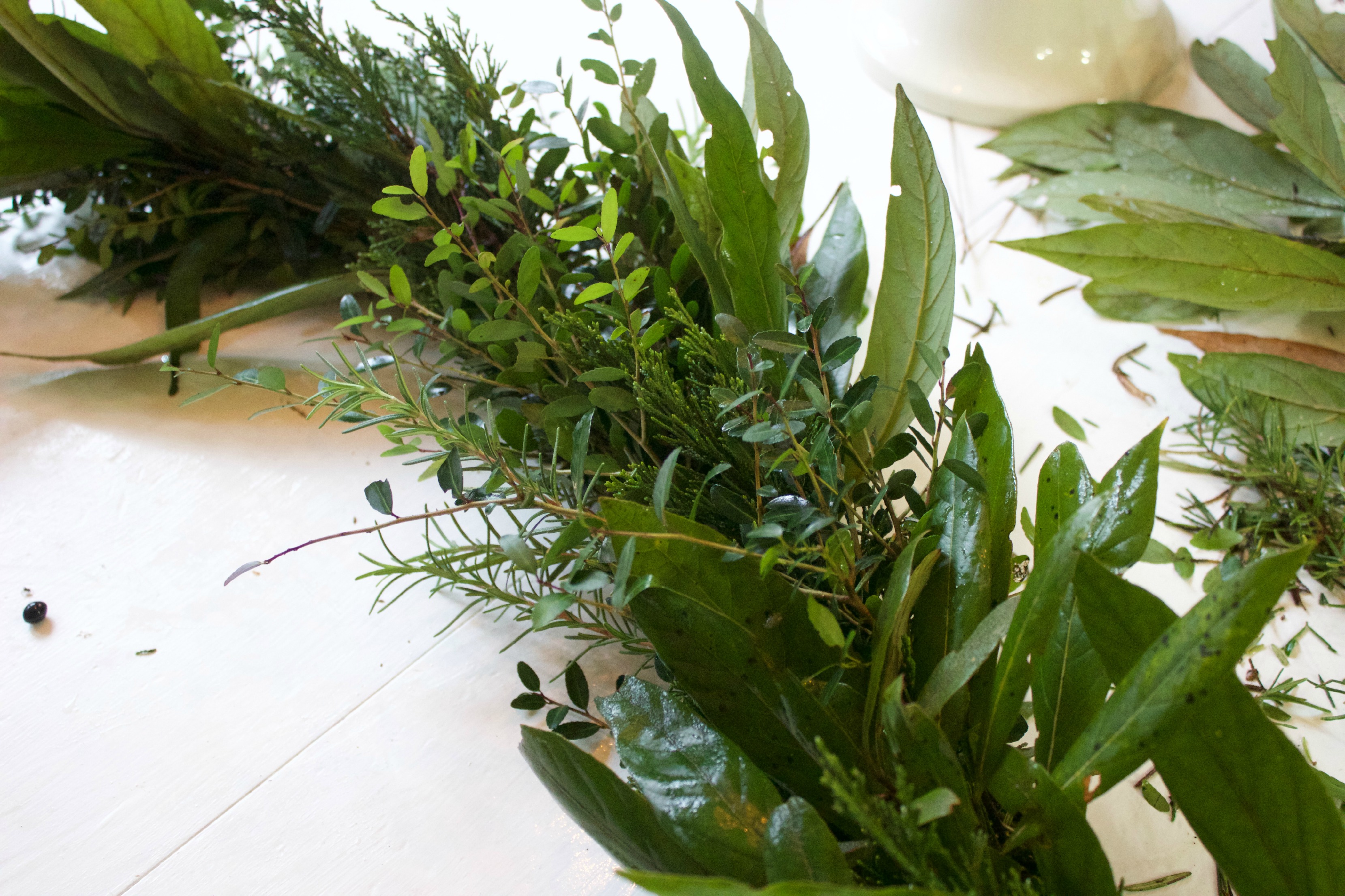 Evergreen Garland Leaves | The Everyday Home | www.everydayhomeblog.com