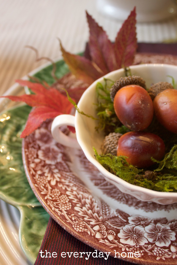 Fall Placesetting with Acorns The Everyday Home www.everydayhomeblog.com