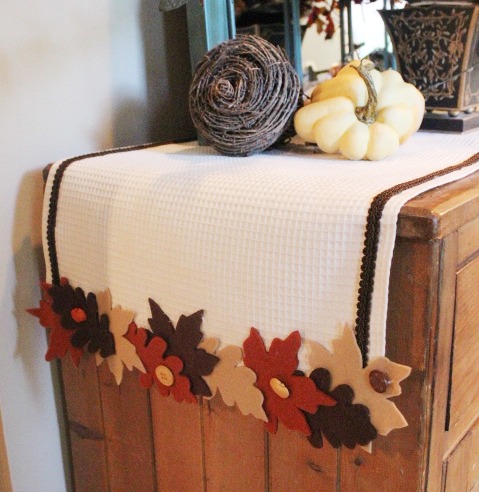 No Sew Fall Leave Runner | The Everyday Home | www.everydayhomeblog.com