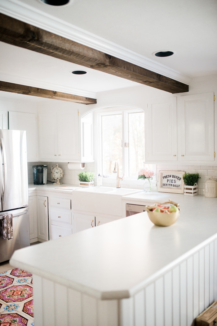 white-farmhouse-kitchen-makeover-with-gold-accents-01-2-700x1049