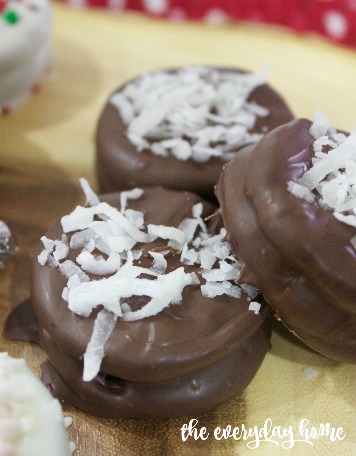 Chocolate Covered Oreos with Coconut | The Everyday Home | www.everydayhomeblog.com