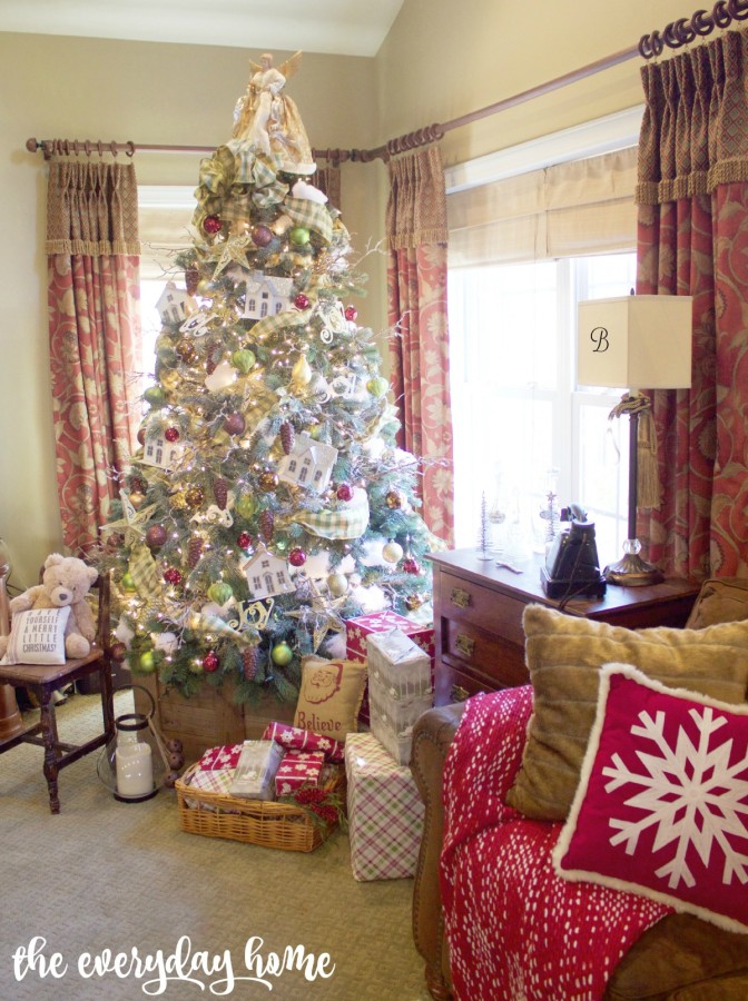 Christmas House Tree | 2015 Christmas Home Tour | The Everyday Home | www.everydayhomeblog.com