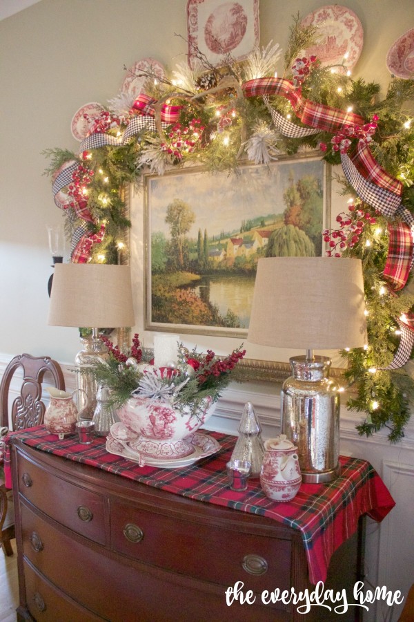 Dining Room Sideboard | 2015 Christmas Dining Room Tour | The Everyday Home | www.everydayhomeblog.com