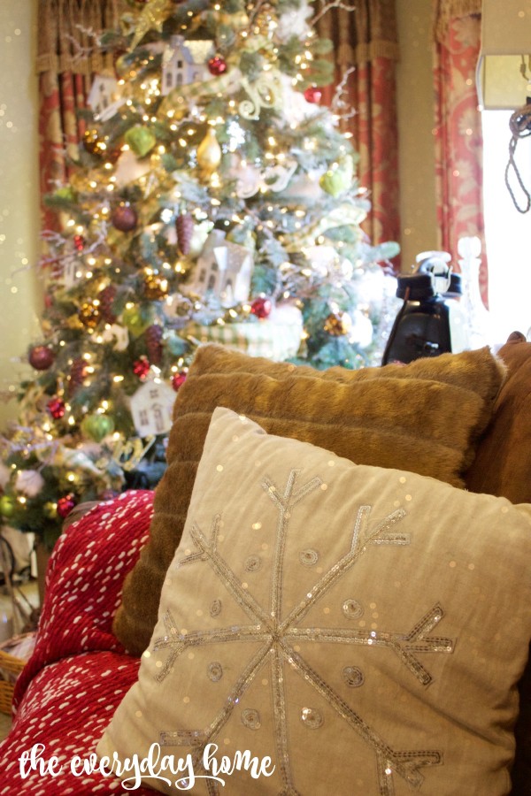 Family Room Snowflake Pillow | 2015 Christmas Home Tour | The Everyday Home | www.everydayhomeblog.com