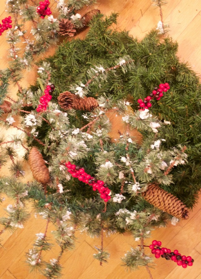 An Easy 3-Step Christmas Wreath | The Everyday Home | www.everydayhomeblog.com