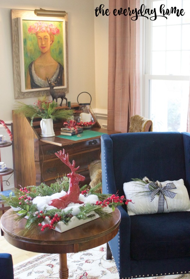 Living Room at Christmas | The Everyday Home Blog | www.everydayhomeblog.com
