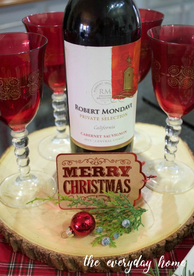 Wine with Christmas Glasses | The Everyday Home | www.everydayhomeblog.com