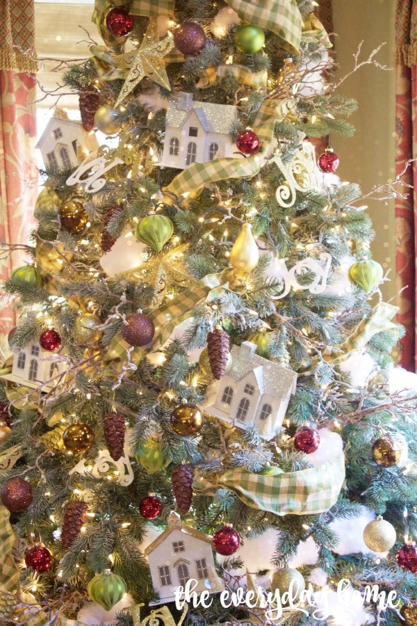 Wintry Homes Christmas Tree | 2015 Christmas Home Tour | The Everyday Home | www.everydayhomeblog.com