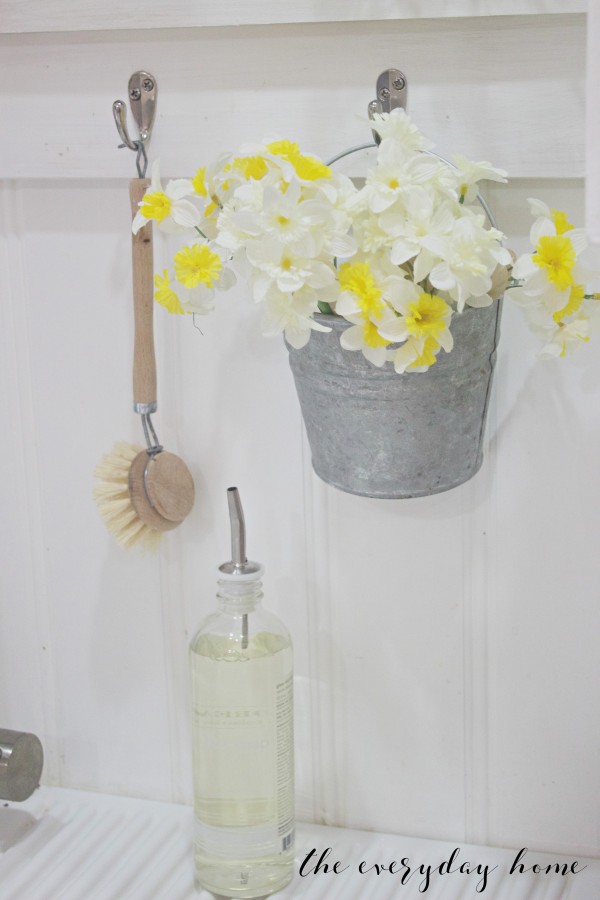 Spring Home Tour | Bucket of Daffodils | The Everyday Home