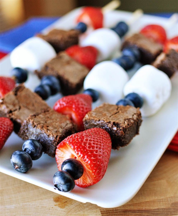 Brownie & Fruit Kabobs | The Everyday Home