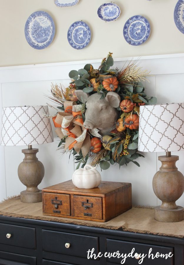 using-floral-picks-to-update-a-fall-wreath | the everyday home | everydayhomeblog.com