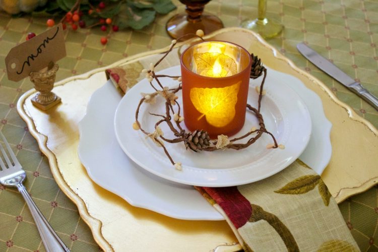 rustic-and-elegant-placesetting-on-a-fall-tablescape | The Everyday Home | www.everydayhomeblog.com