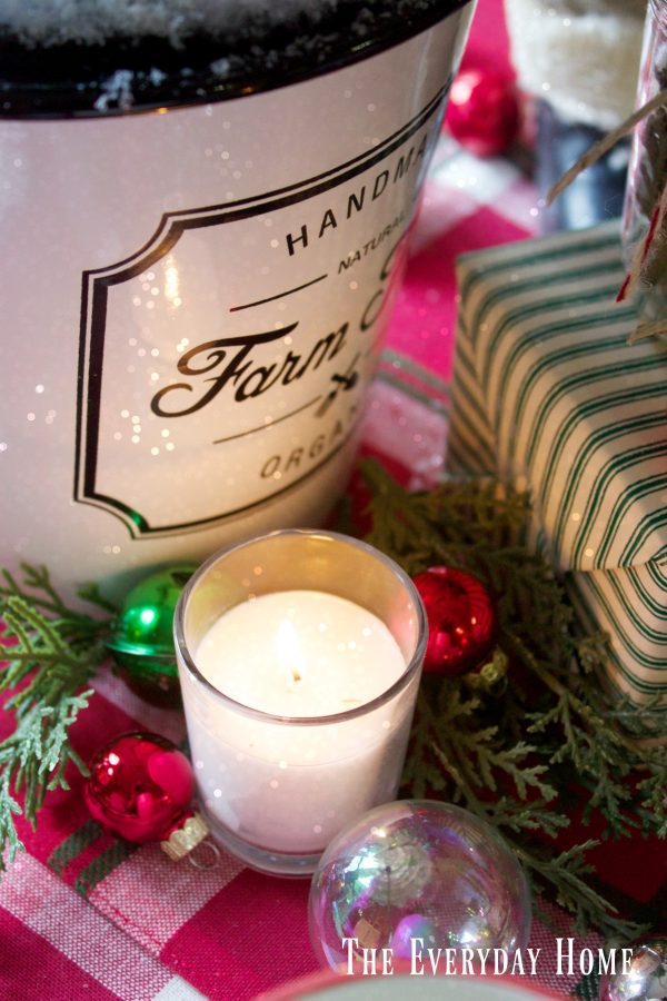 candlelight-on-a-santa-christmas-tablescape |The Everyday Home | www.everydayhomeblog.com