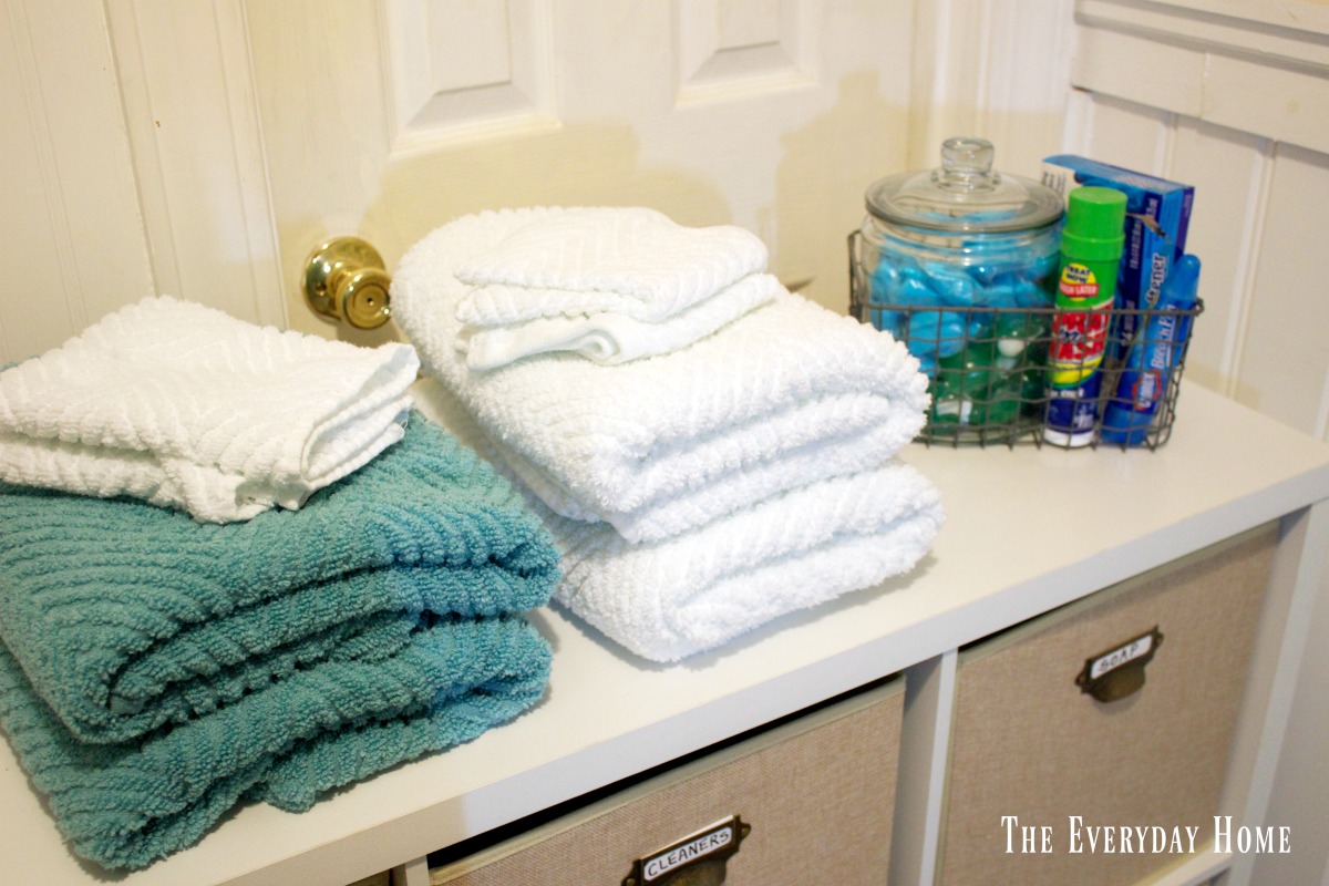 folded-towels | The Everyday Home | www.everydayhomeblog.com