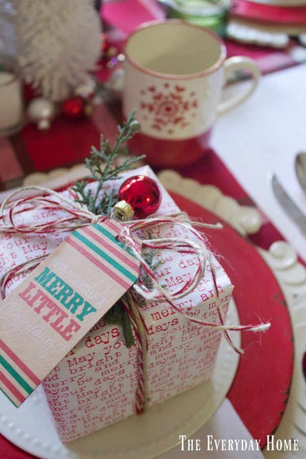 wrapped-christmas-package-placesetting |The Everyday Home | www.everydayhomeblog.com