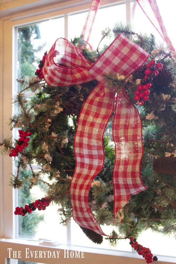 christmas-living-room-wreath