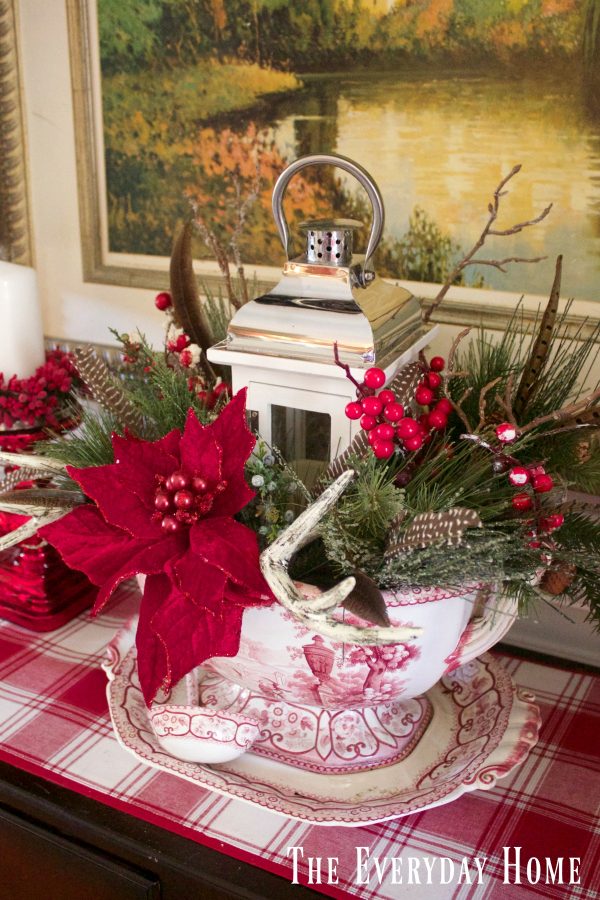 dining-room-buffet-for-christmas-centerpiece
