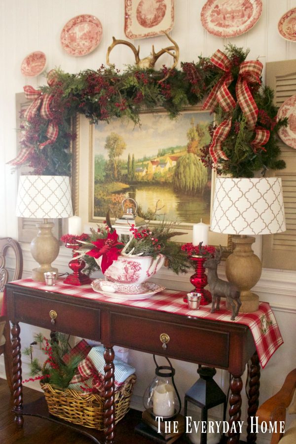 dining-room-buffet-for-christmas-garland