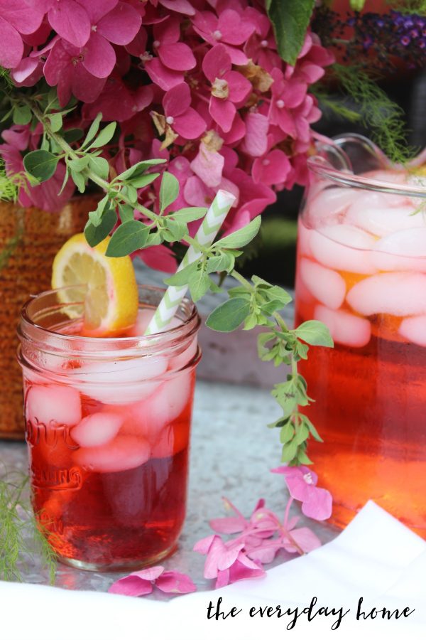 Sparkling Strawberry Lemonade | The Everyday Home | www.everydayhomeblog.com