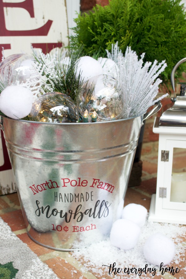 How to Create a DIY Snowball Bucket | The Everyday Home